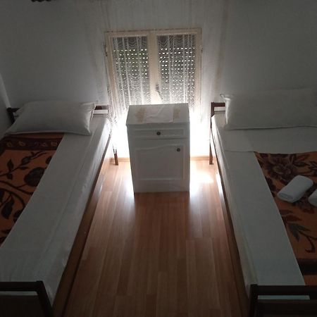Hostel Vera - Airport Podgorica Mitrovici  Værelse billede