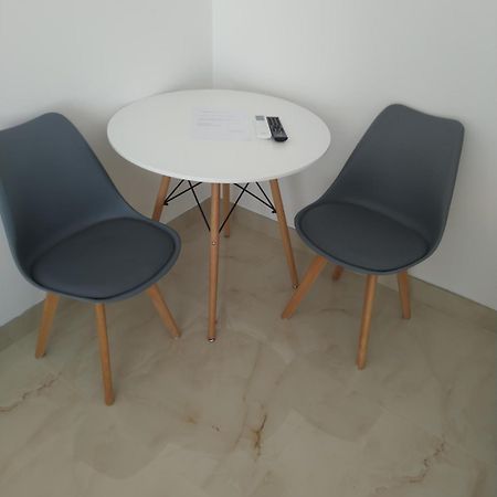 Hostel Vera - Airport Podgorica Mitrovici  Eksteriør billede