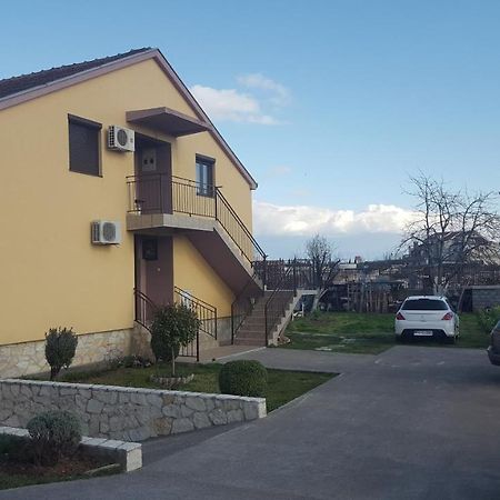 Hostel Vera - Airport Podgorica Mitrovici  Eksteriør billede