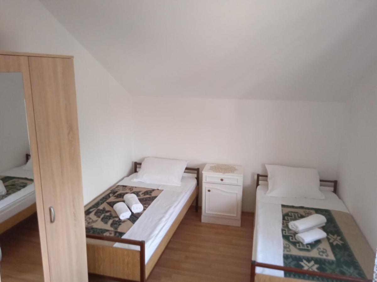 Hostel Vera - Airport Podgorica Mitrovici  Eksteriør billede
