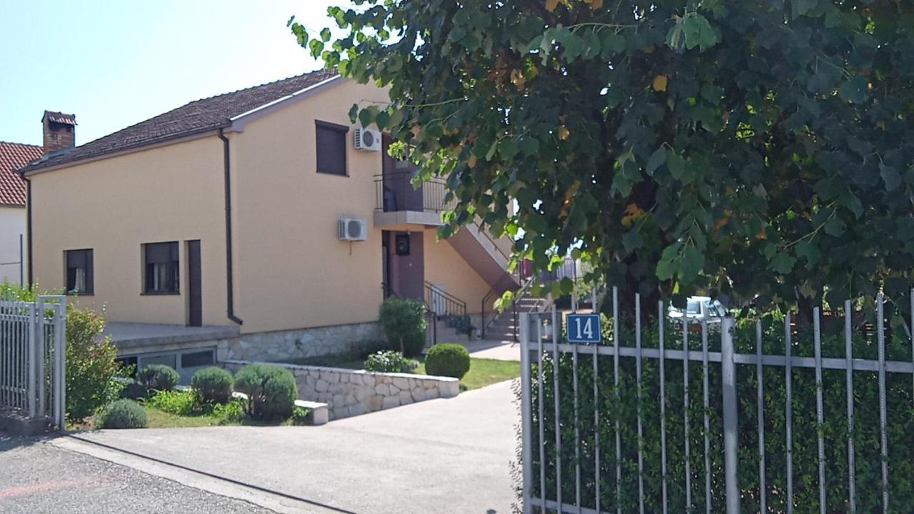 Hostel Vera - Airport Podgorica Mitrovici  Eksteriør billede
