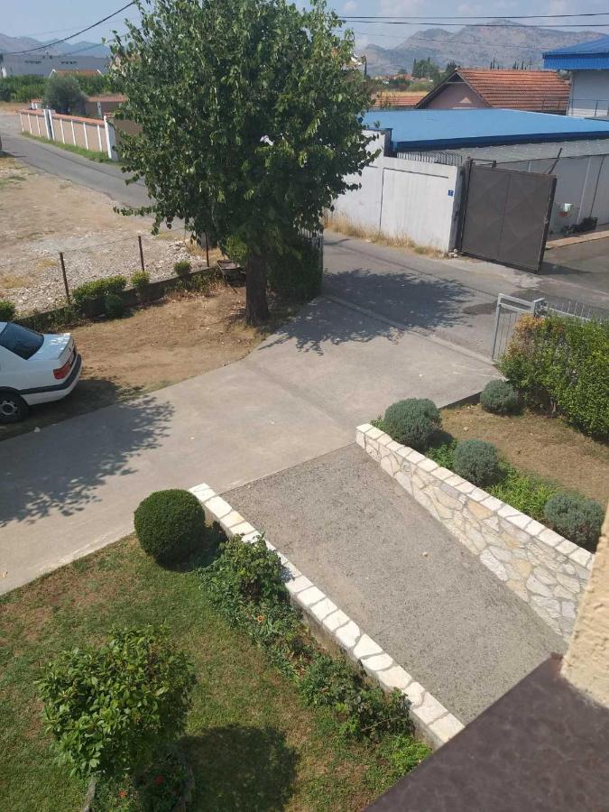 Hostel Vera - Airport Podgorica Mitrovici  Eksteriør billede