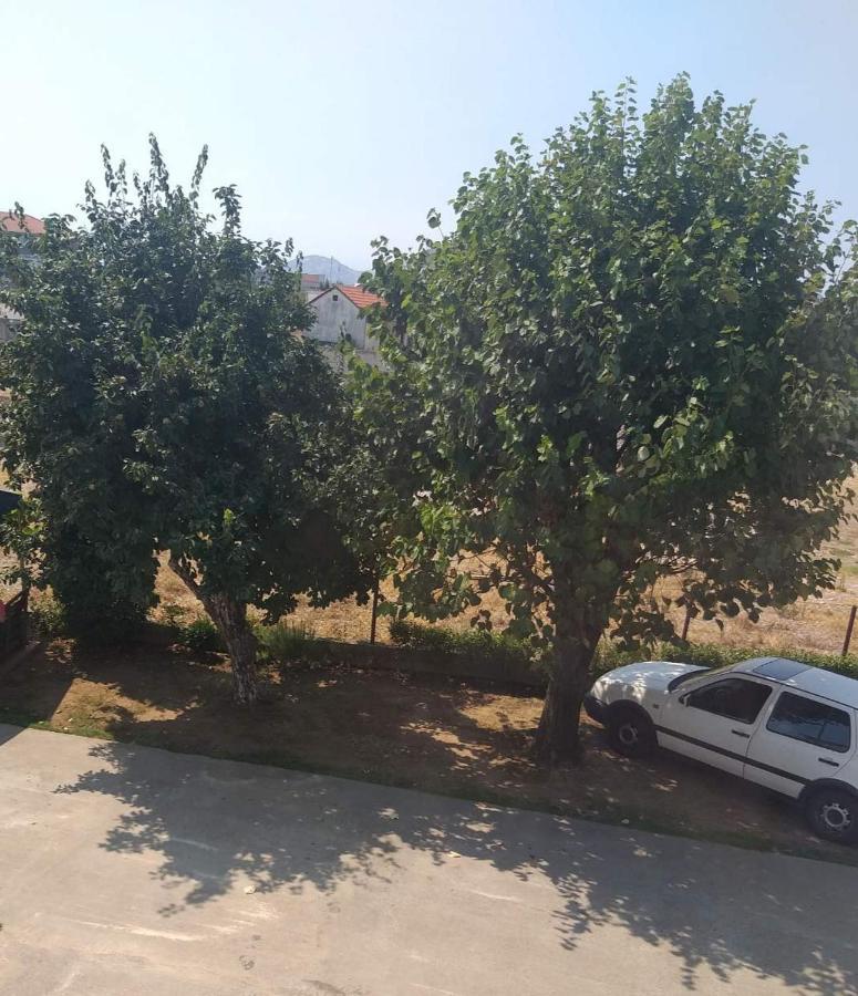 Hostel Vera - Airport Podgorica Mitrovici  Eksteriør billede
