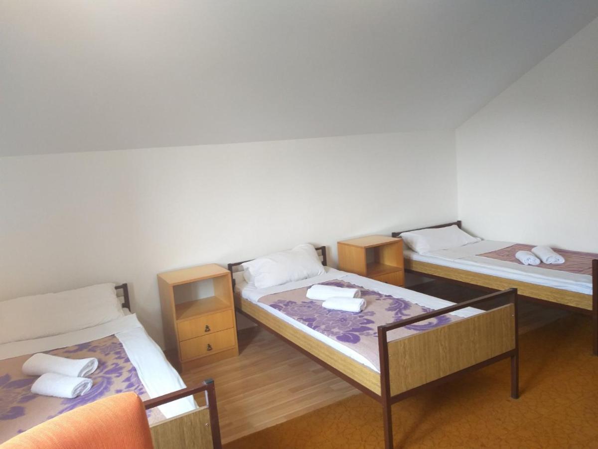 Hostel Vera - Airport Podgorica Mitrovici  Eksteriør billede