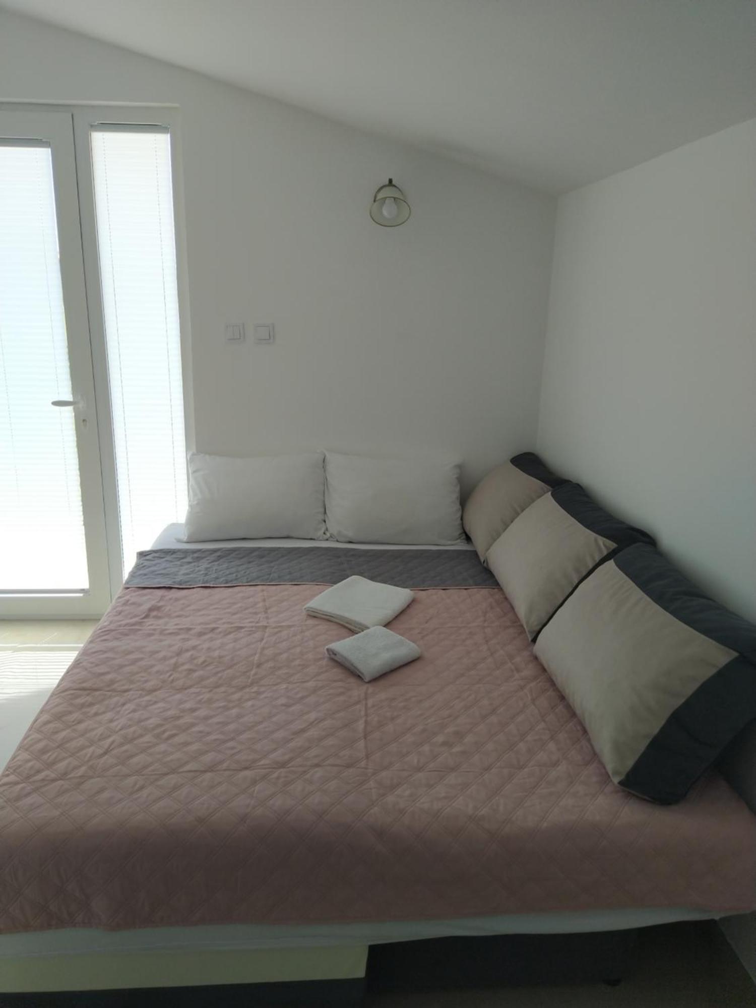 Hostel Vera - Airport Podgorica Mitrovici  Eksteriør billede