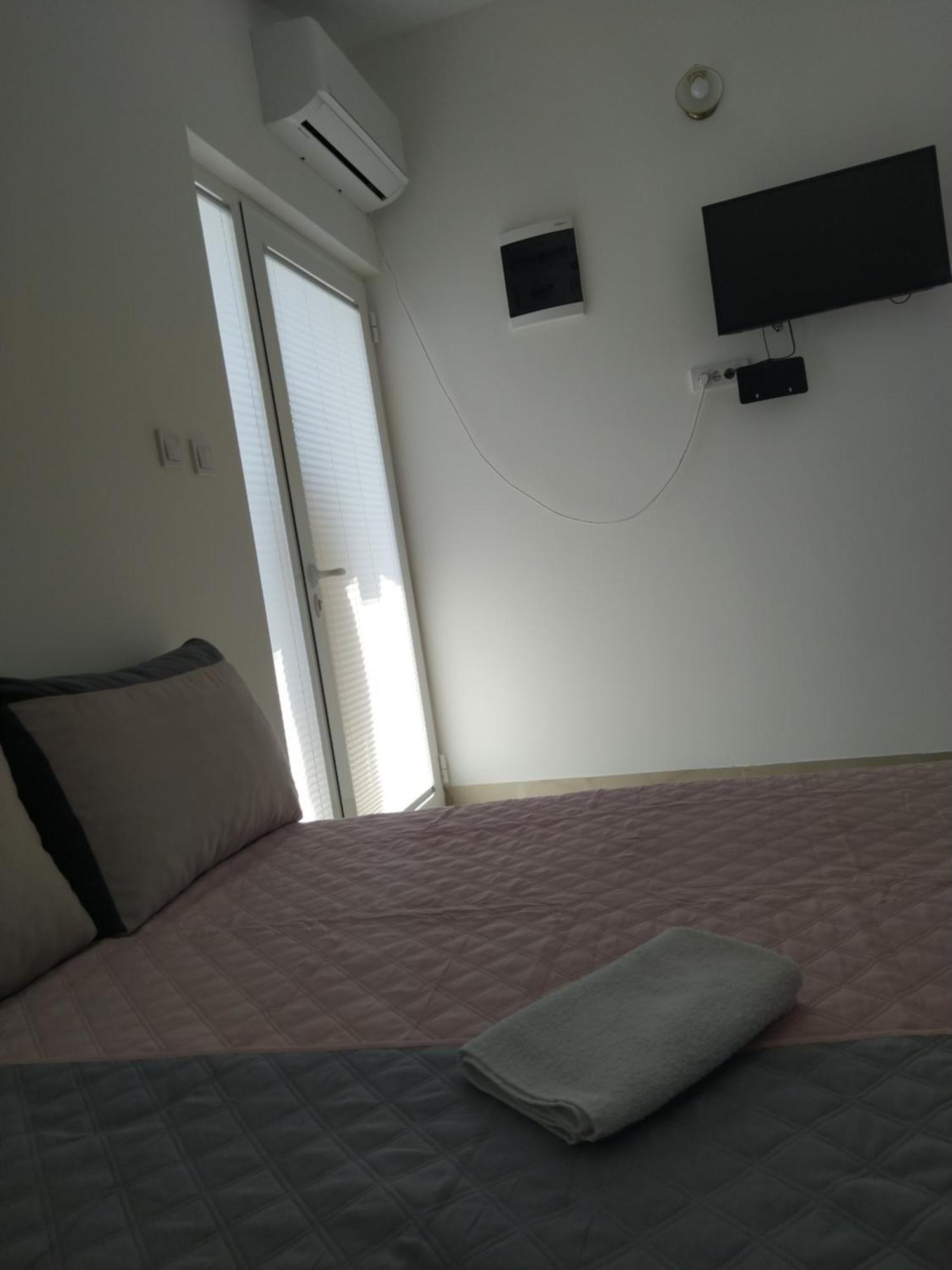 Hostel Vera - Airport Podgorica Mitrovici  Eksteriør billede
