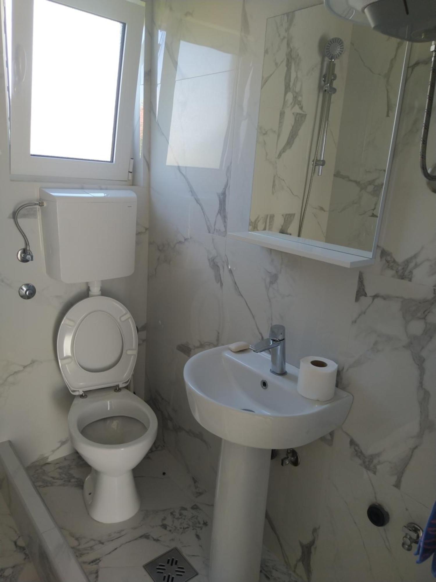 Hostel Vera - Airport Podgorica Mitrovici  Eksteriør billede