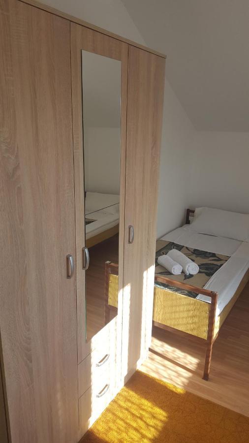 Hostel Vera - Airport Podgorica Mitrovici  Eksteriør billede